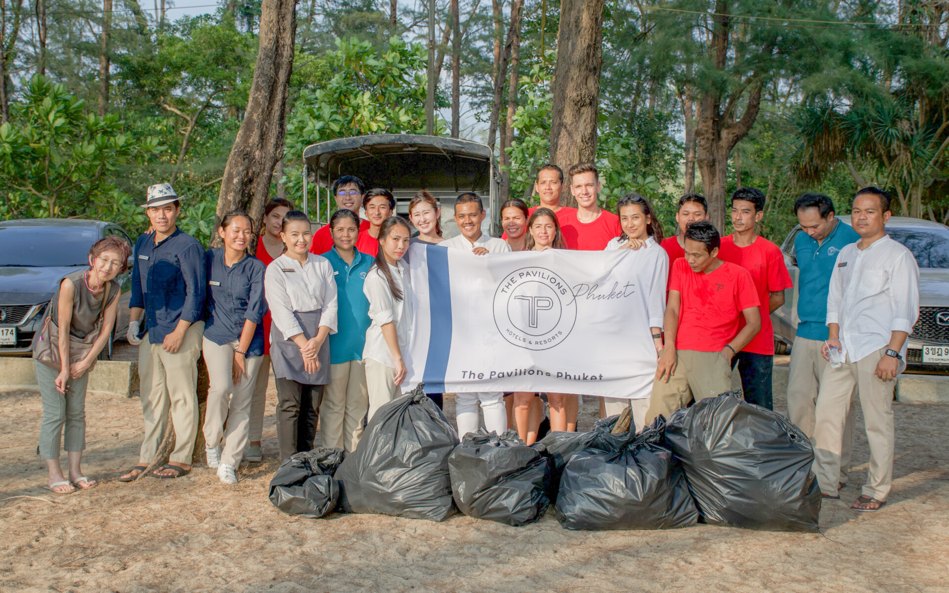 Read more about the article The Pavilions Phuket joins hands with Phuket Island’s for Sustaining Tourism to support World Earth Day